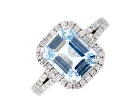 A 14ct gold aquamarine and brilliant-cut diamond cluster dress ring, with similarly-cut diamond shoulders and gallery, aquama