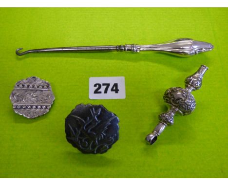 HM SILVER HANDLED BOOT HOOK, SILVER FLORAL BROOCH (A/F) AND HM SILVER RATTLE FINIAL