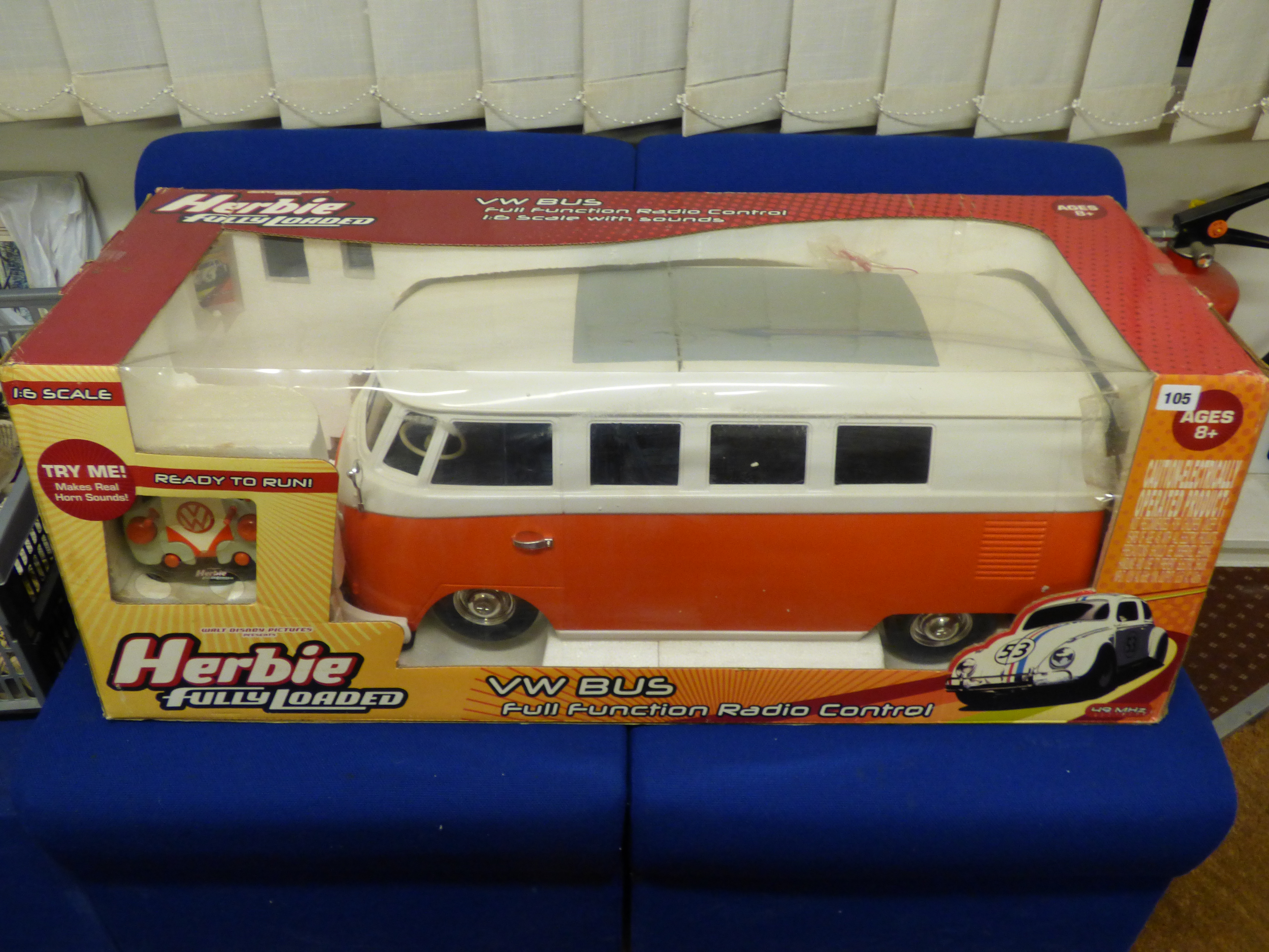 16 SCALE VW BUS 'HERBIE FULLY LOADED' WITH REMOTE CONTROL IN BOX