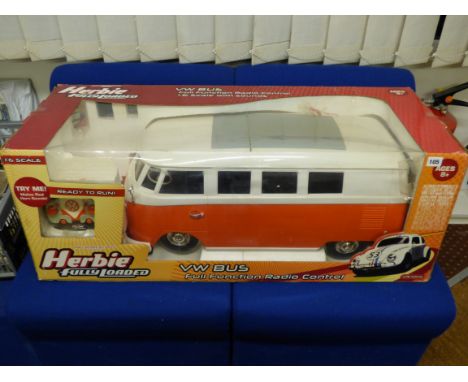 1:6 SCALE VW BUS 'HERBIE FULLY LOADED' WITH REMOTE CONTROL IN BOX