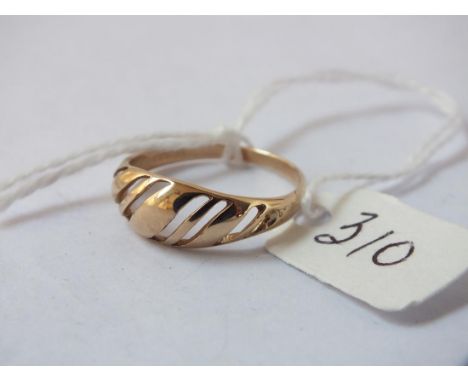 9ct pierced topped ring, size Q.       