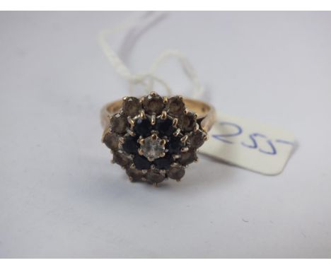 9ct blue &amp; white stone cluster ring 4.8g inc    