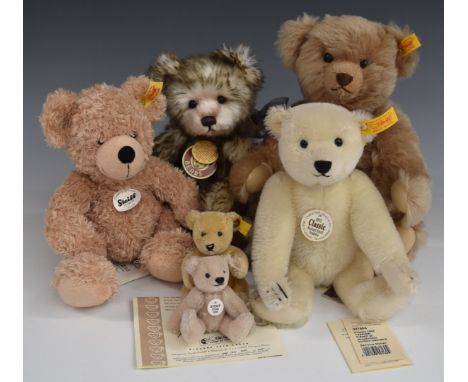 Six Steiff and Charlie Bears Teddy bears Classic 5138, 1905 Classic Richard Steiff, Original Flynn, Steiff Club 2005 with cer