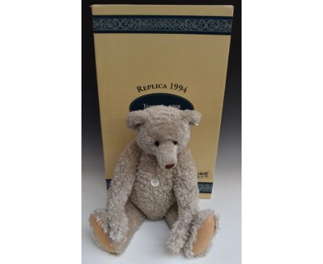 Steiff 1908 Replica Teddy bear with&nbsp;growler, white mohair, disc joints, cloth pads, stitched features and original label