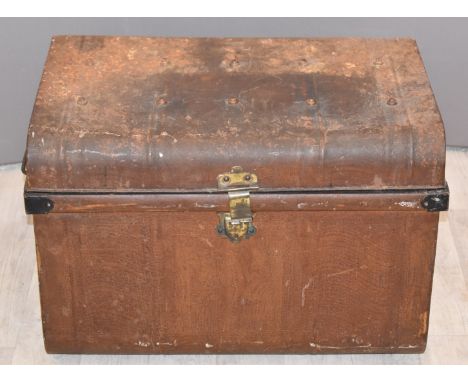 Vintage metal traveling trunk with handles to ends, L71 x D48 x H49cm