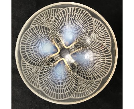 A Lalique "Coquilles" opalescent glass bowl, 20.8 cm diameter CONDITION REPORTS Is filthy and in need of a good clean.  Has s