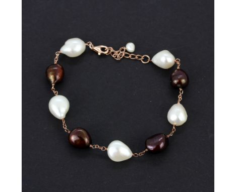 A rose gold on 925 silver bracelet set with baroque brown and white pearls, L. 23cm.