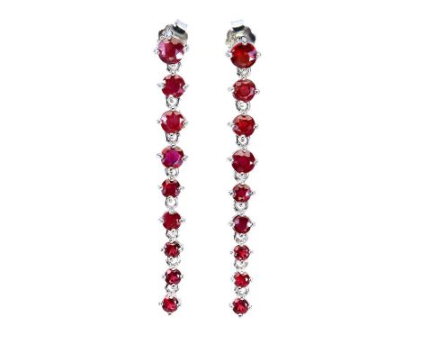 A pair of 925 silver drop earrings set with round cut rubies, L. 4cm.
