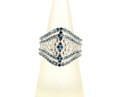 A 925 silver ring set with brilliant cut fancy blue diamonds, M.