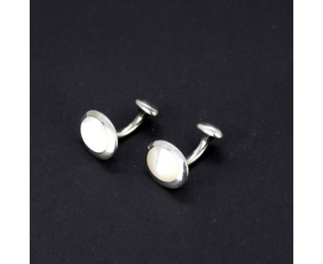 A pair of silver and mother of pearl cufflinks, face L. 2cm.
