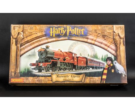 Hornby OO Gauge model railway train set 'Harry Potter and the Philosopher's Stone' Hogwarts Express, Unused In Box