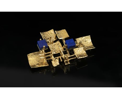 Contemporary Designed 15ct Gold Blue Lapis Lazuli Set Brooch. The Lapis Lazuli of Square Form and Deep Blue Colour, Modern Ar