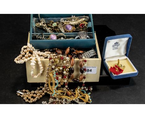 Collection of Vintage Costume Jewellery, comprising a twin strand pearl necklace with a decorative claps; two pearl necklaces