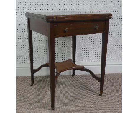 An Edwardian mahogany envelope card table, having single frieze drawer, raised platform undertier, W 78.5 cm x H 71 cm x D 78