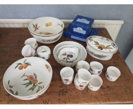 Royal Worcester Evesham/Pershore ware bowls dishes etc some boxed aprox 24 items 20/30