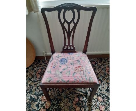 A Georgian mahogany pierced splat back chair with tapestry seat. 30/50
