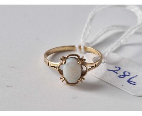 A opal set ring 9ct size N 1.2 gms