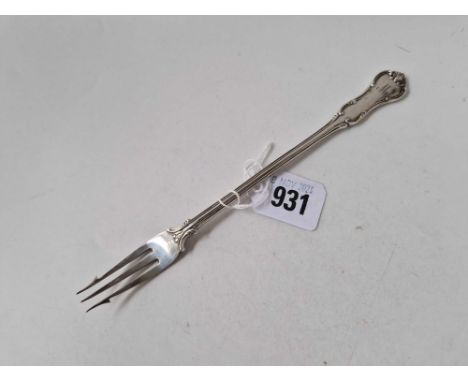 Pickle fork similar to previous lot London 1927 By Goldsmiths Company
