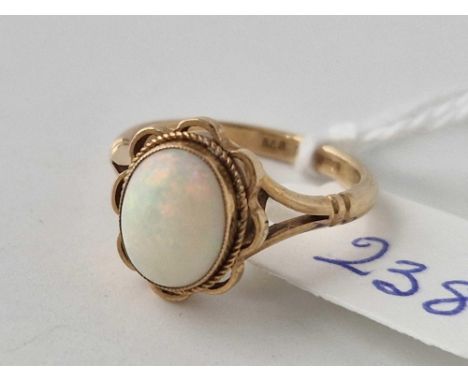 A single stone opal ring 9ct size L 2.4 gms