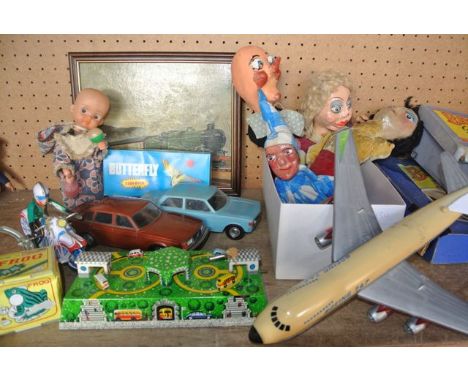 An interesting collection of vintage and other toys to include four puppets with papier-mâché type heads together with contem