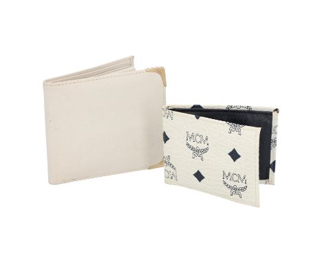 MCM VINTAGE Konvolut. Kartenetui und Portemonnaie in Weiß. Kartenetui mit klassischem Logomuster und blauem Innenleben. Porte