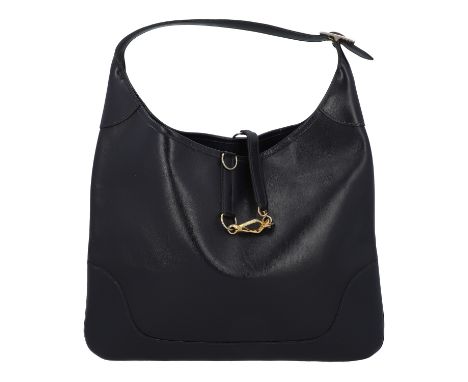 HERMÈS VINTAGE Schultertasche "TRIM". Koll. 1975. Glattleder in Nachtblau mit goldfarbener Hardware. Klassisches Modell mit d