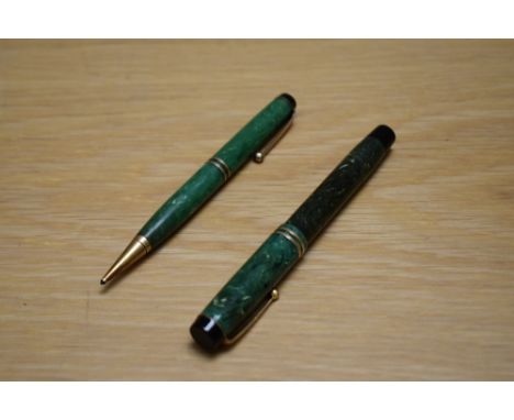 A Parker Duofold Junior Streamlined short button fill fountain pen and propelling pencil in Jade Green with two bands to the 