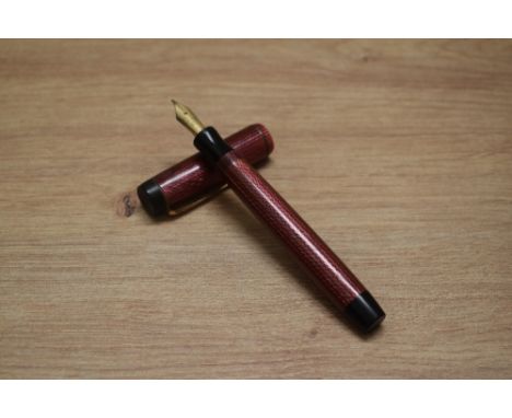 A Parker Duofold Senior Streamlined button fill fountain pen in black and red herringbone with one cap band having Parker Duo