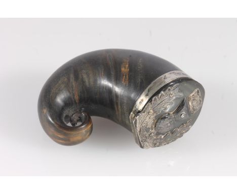 Scottish horn snuff mull, the white metal mounts stamped 'LA', the cover with thistle design and plain cartouche, 7cm long. C