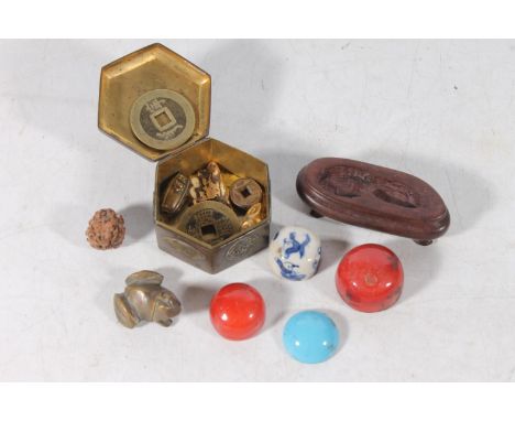 A bag containing Oriental items including a bronze frog, Chinese blue and white snuff bottle top and three glass snuff bottle
