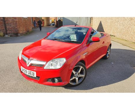 2009 Vauxhall Tigra Convertible Exclusive, 1796 cc. Registration number SH09 UEB. Chassis number WOLOXCR979E001745. Engine nu
