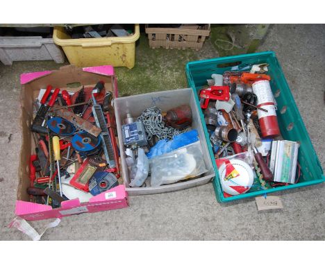 Various tools, 4 1/2'' cutting discs, large nuts and bolts, galvanised chain, etc.