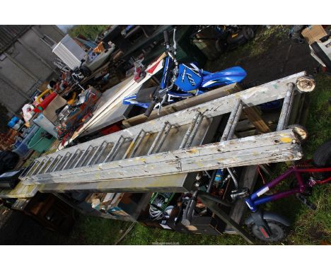 Double extending ladder with rope pulley.