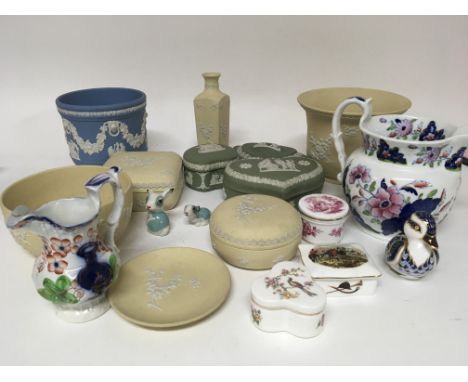 A collection of Wedgwood yellow glazed ceramic other Wedgwood and oddments (a lot)