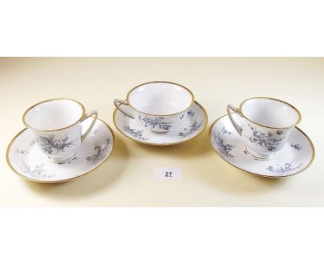Three Worcester Flight, Barr &amp; Barr 'Etruscan' shape cups and saucers (two coffee and one tea) circa 1810