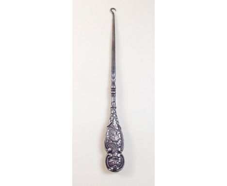 A silver button hook decorated cherubs, Birmingham 1907