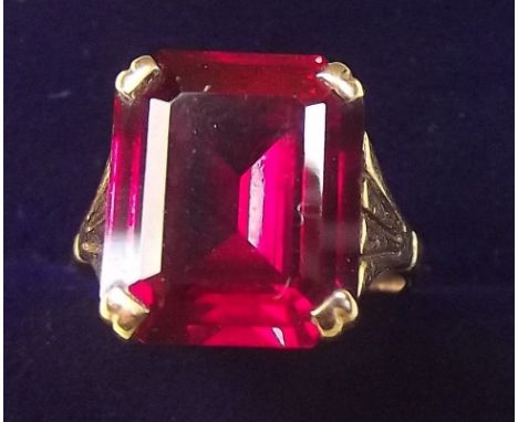 A 9 carat gold ring set red stone, size F