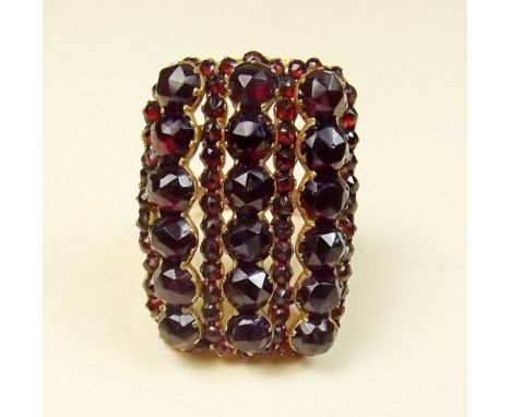 A 9 carat gold ring set large garnet - size P