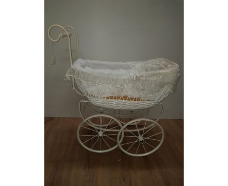 A VINTAGE WHITE DOLLS PRAM