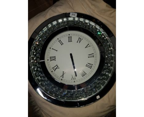 A MODERN ROUND GLASS AND CRYSTAL EFFECT CLOCK