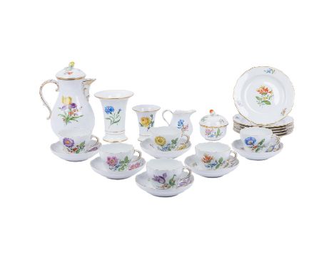 MEISSEN 23-tlg. Kaffeeservice 'Deutsche Blume', 1. Wahl, 20./21. Jh. Form 'Neuer Ausschnitt', Dekor 'Blume 2': 6 Kaffeetassen