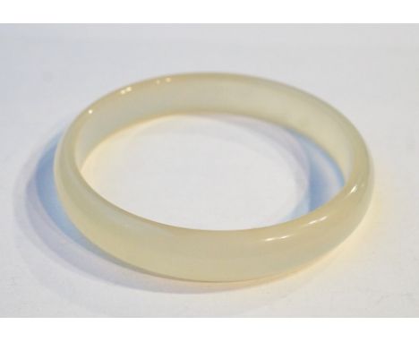 CIRCULAR JADE BANGLE
approximately 7.2cm diameter