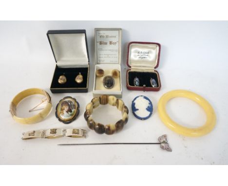 SMALL COLLECTION OF COSTUME AND OTHER JEWELLERY
including a silver and enamel butterfly hatpin, Birmingham 1917, cameo and ot