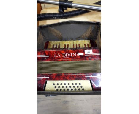 LA DIVINA VINTAGE ACCORDION IN CASE