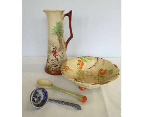 A Bewley salad bowl and spoon, together with a blue & white willow pattern ladle and a Royal Doulton tall jug, 29cm tall - D5