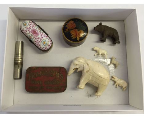 A tray of mixed items to include ceramic tinket box, papier mache lidded trinket/pill box, a small black forest bear and a Fr