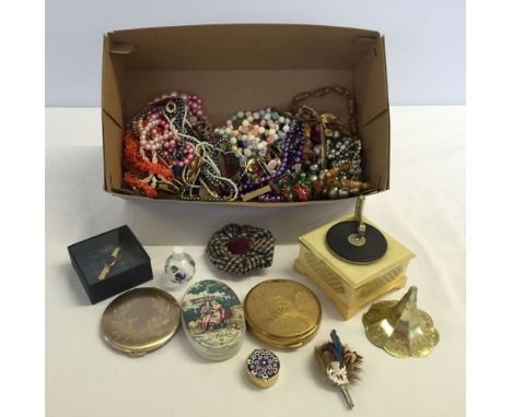 Shoe box containing vintage costume jewellery, pill boxes, powder compact, etc.