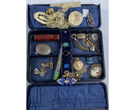 A selection of vintage costume jewellery 