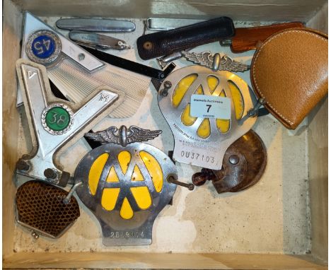 Two vintage AA badges; 2 other old car badges; penknives; collectables 