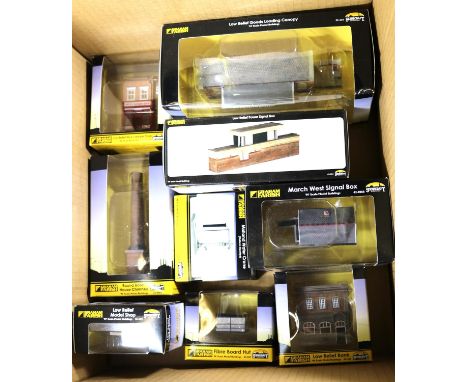 9 Bachmann Graham Farish Scenecraft 'N' gauge items. Low Relief Goods Loading Canopy. Low Relief Power Signal Box. March West